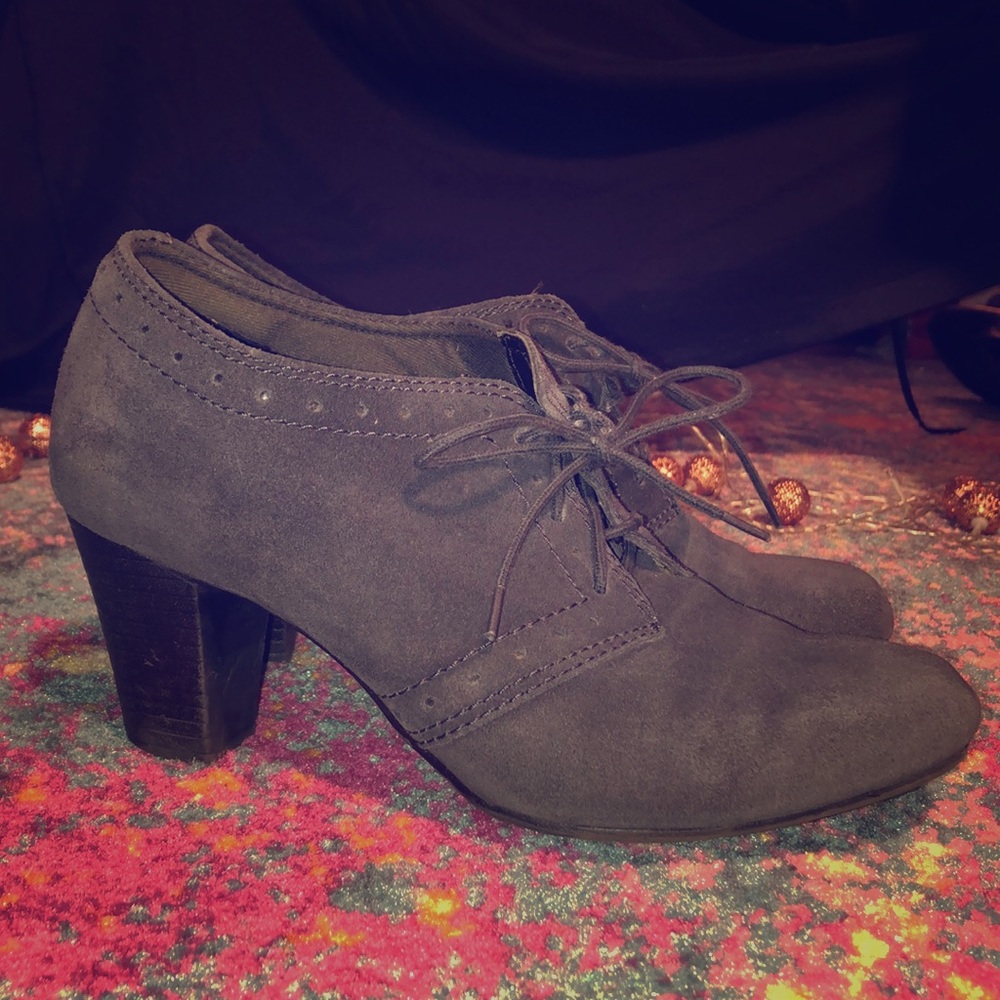 Clark’s Navy Suede Heels